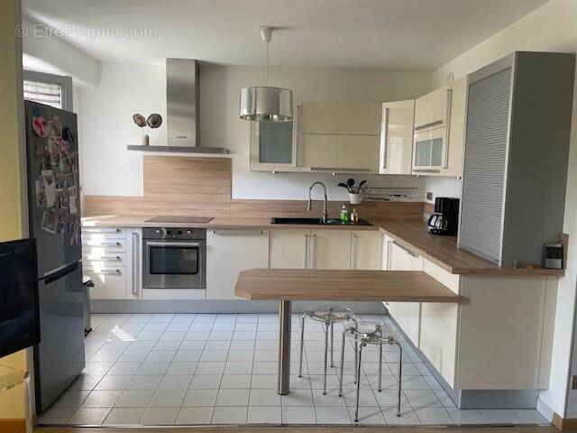 Appartement à AY