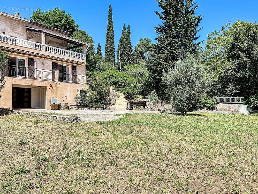 Appartement à MOUGINS