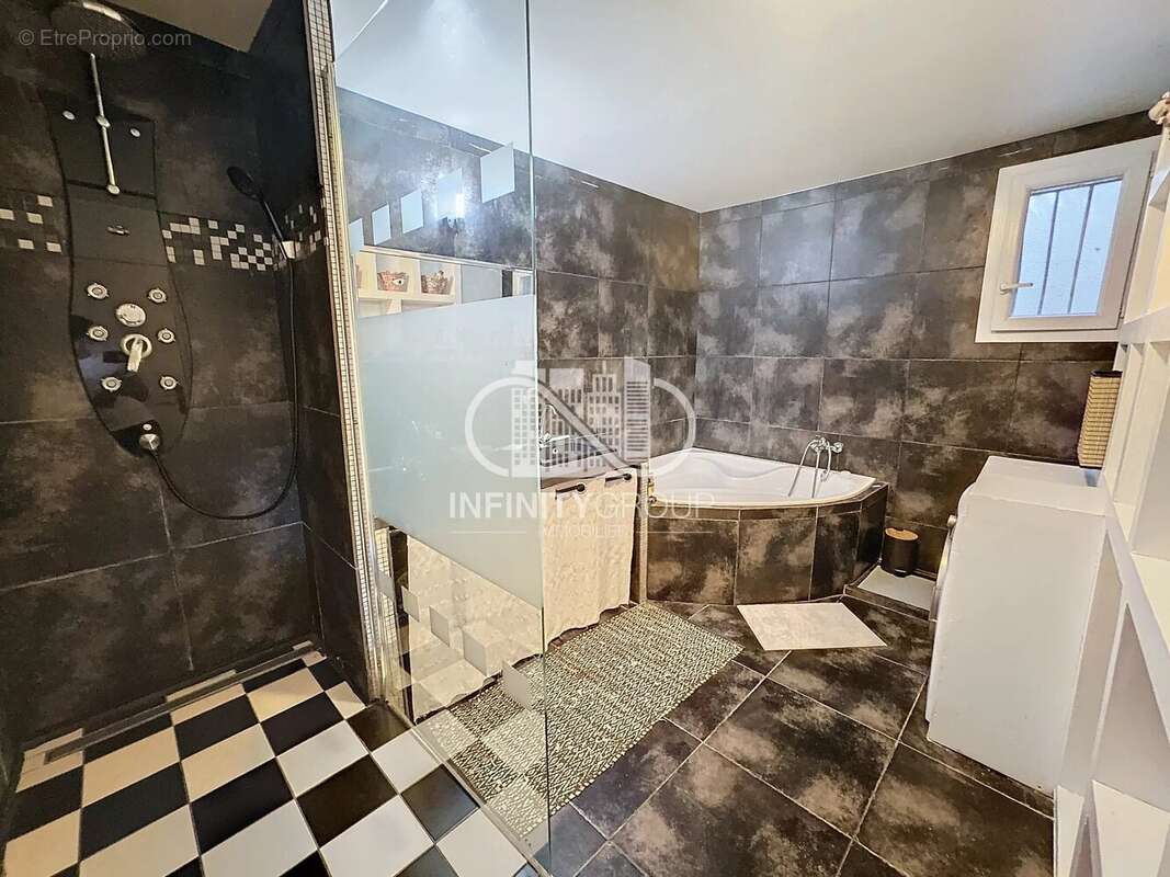 Appartement à SAINT-LAURENT-DU-VAR