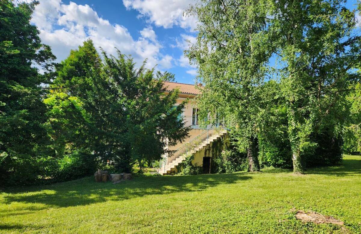 Maison à CHARLY