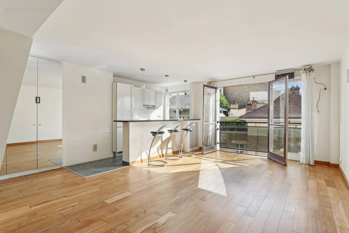 Appartement à PARIS-16E
