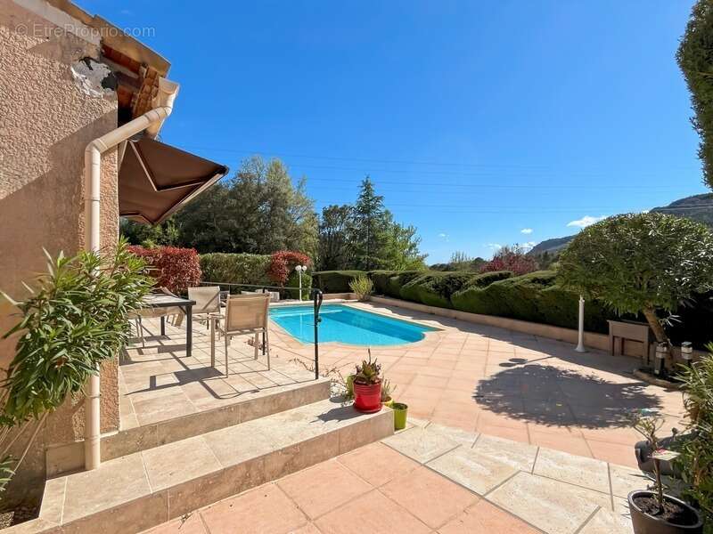 Maison à BAGNOLS-EN-FORET