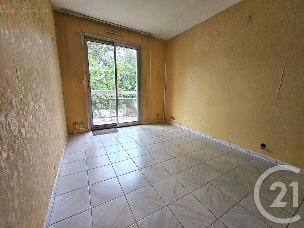 Appartement à SAINT-MAUR-DES-FOSSES
