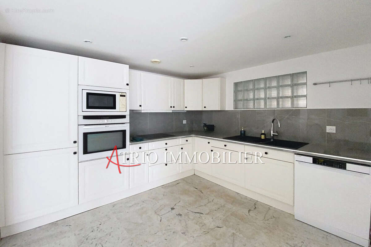 Appartement à SAINT-LAURENT-DU-VAR