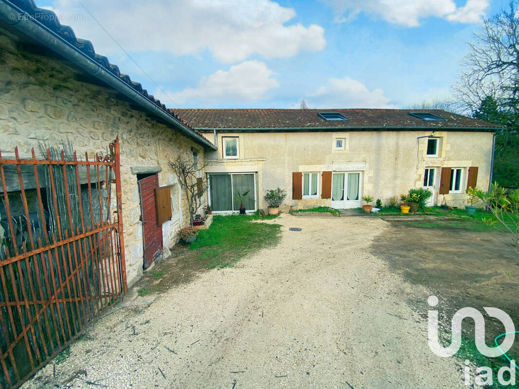 Photo 1 - Maison à MIGNE-AUXANCES
