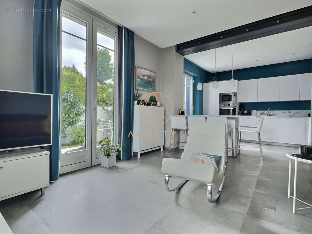 Appartement à SAINT-MAUR-DES-FOSSES