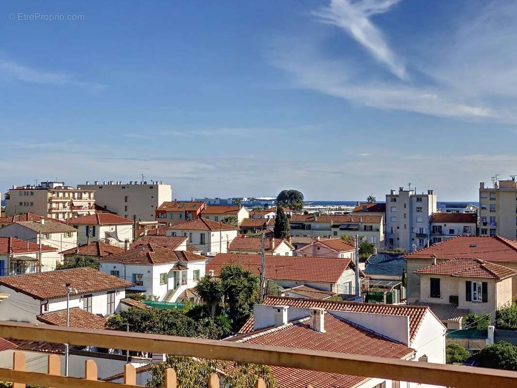 Appartement à SAINT-LAURENT-DU-VAR