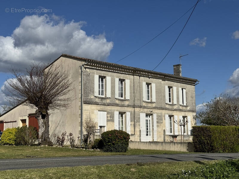 Maison à FRONSAC