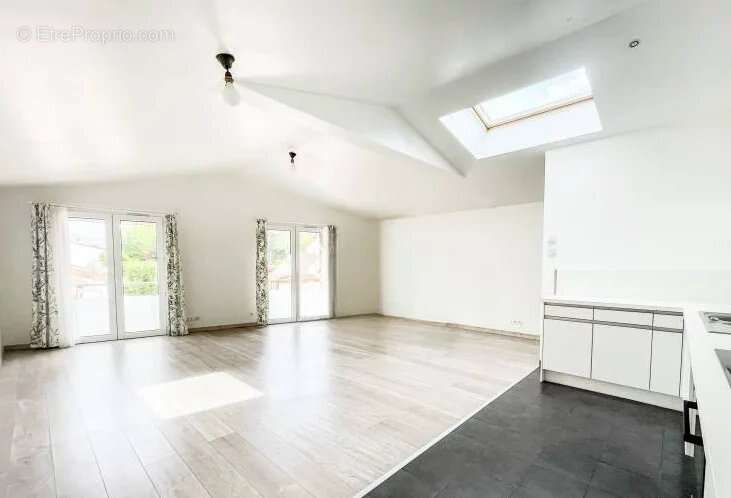 Appartement à FOURAS