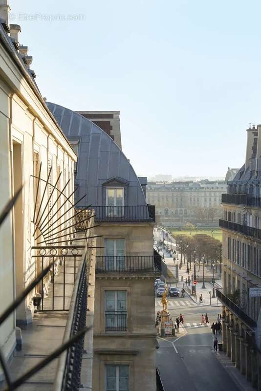 Appartement à PARIS-1E