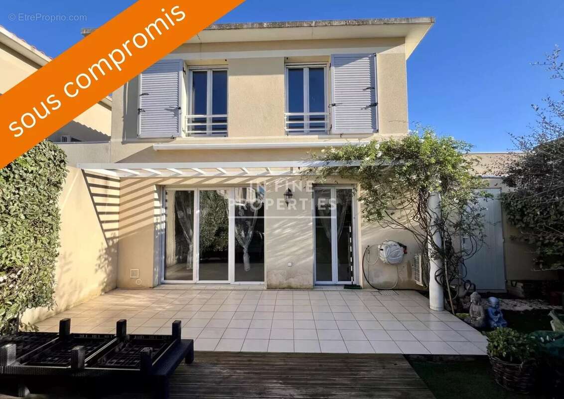 Maison à LA ROQUETTE-SUR-SIAGNE