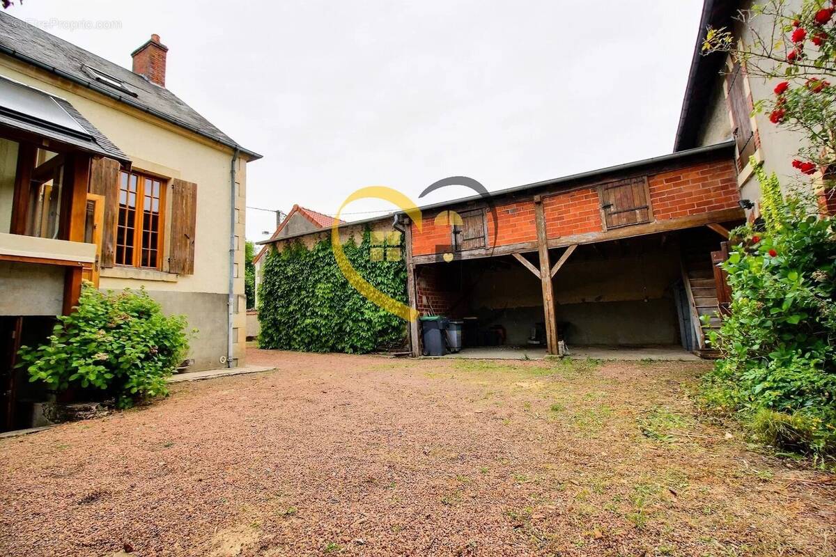 Maison à LA GUERCHE-SUR-L&#039;AUBOIS
