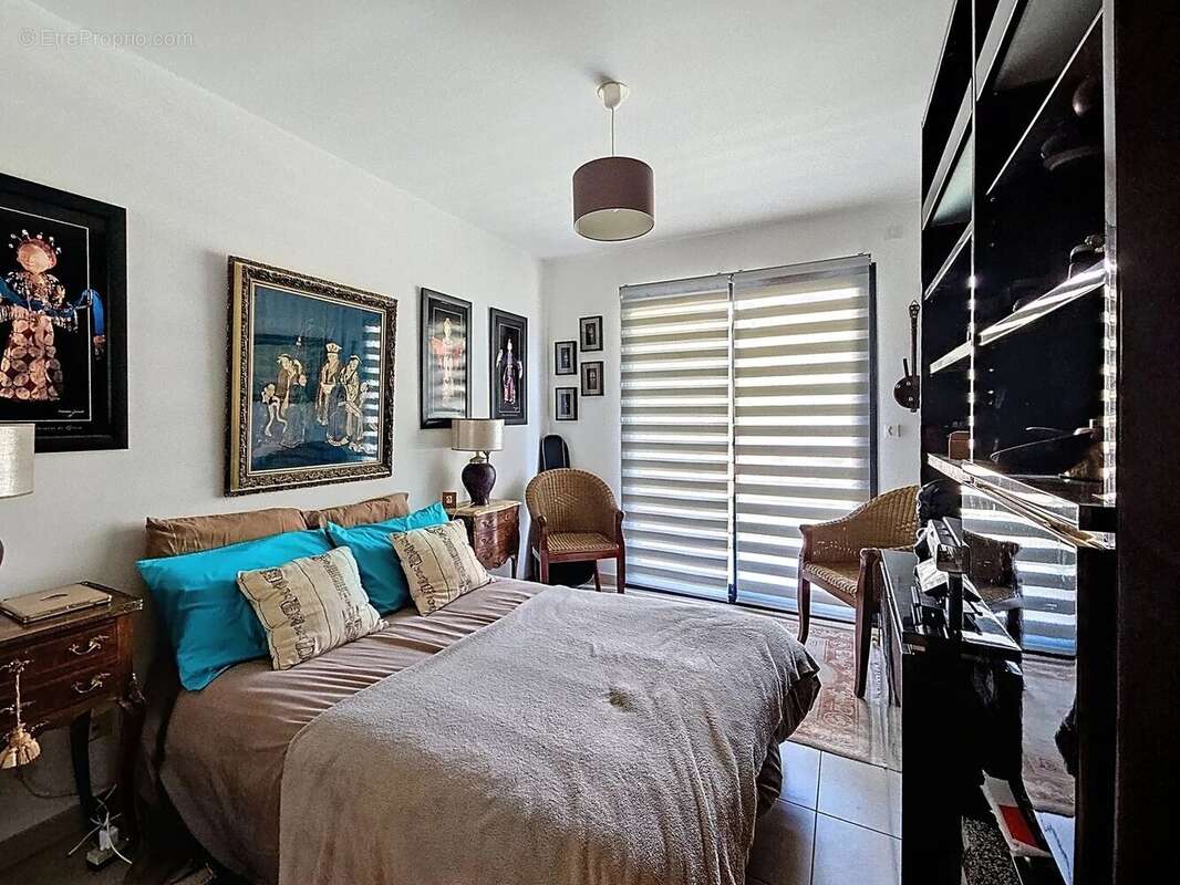 Appartement à SAINT-LAURENT-DU-VAR