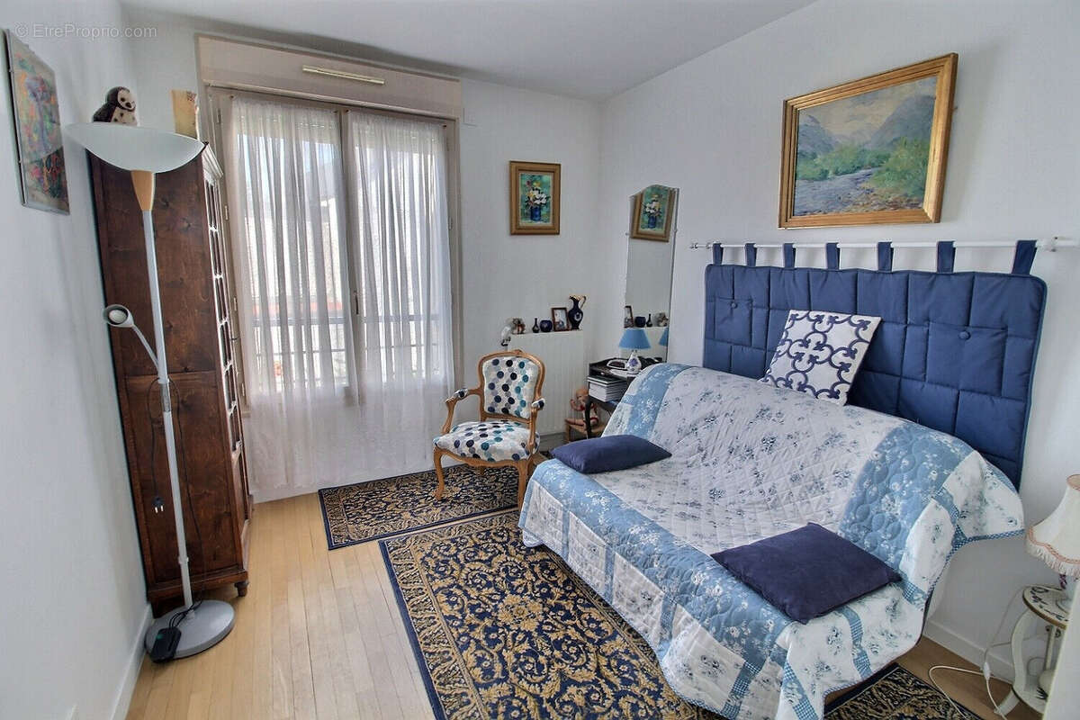 Appartement à LE MESNIL-SAINT-DENIS