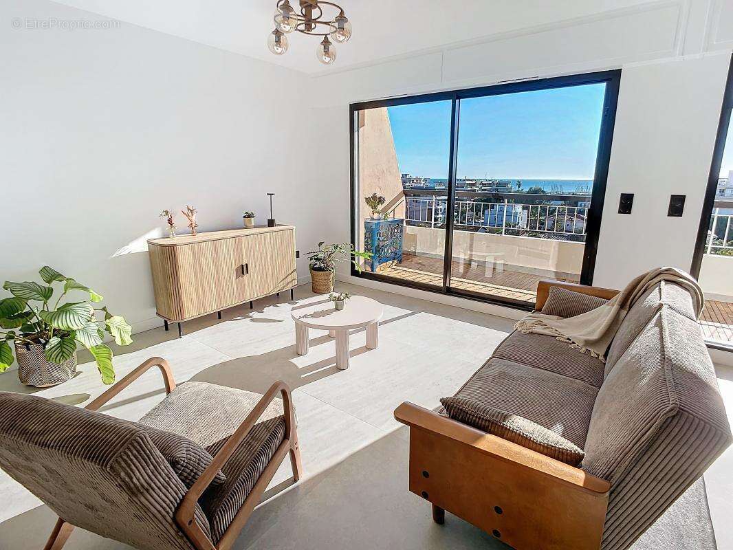 Appartement à SAINT-LAURENT-DU-VAR
