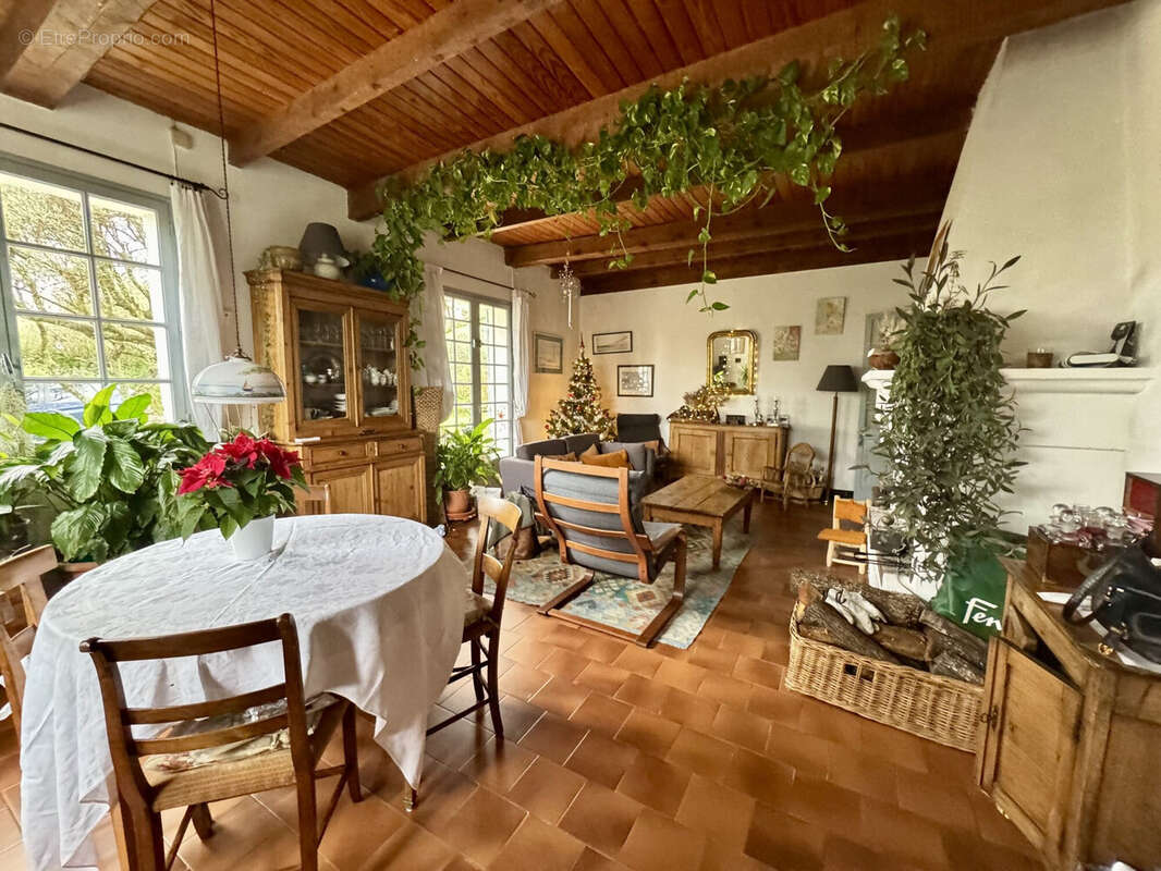Maison à COTIGNAC