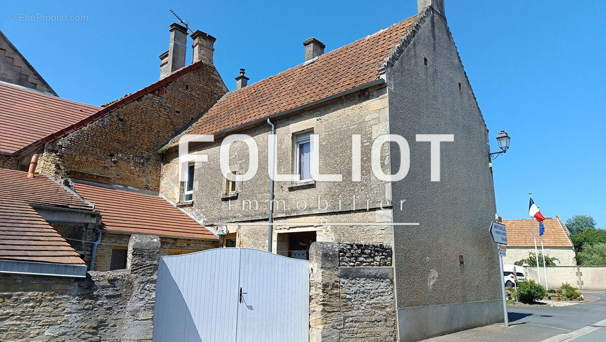 Maison à BASLY