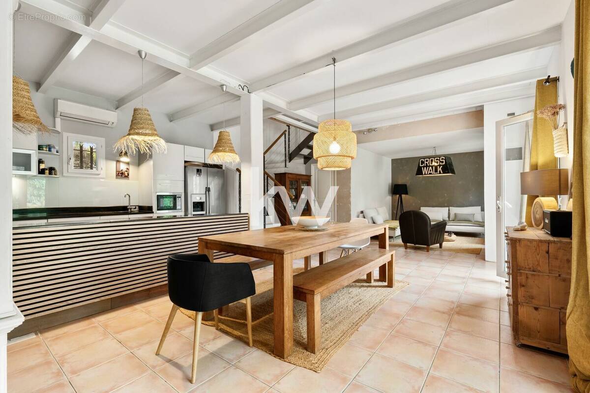 Maison à CHATEAUNEUF-GRASSE