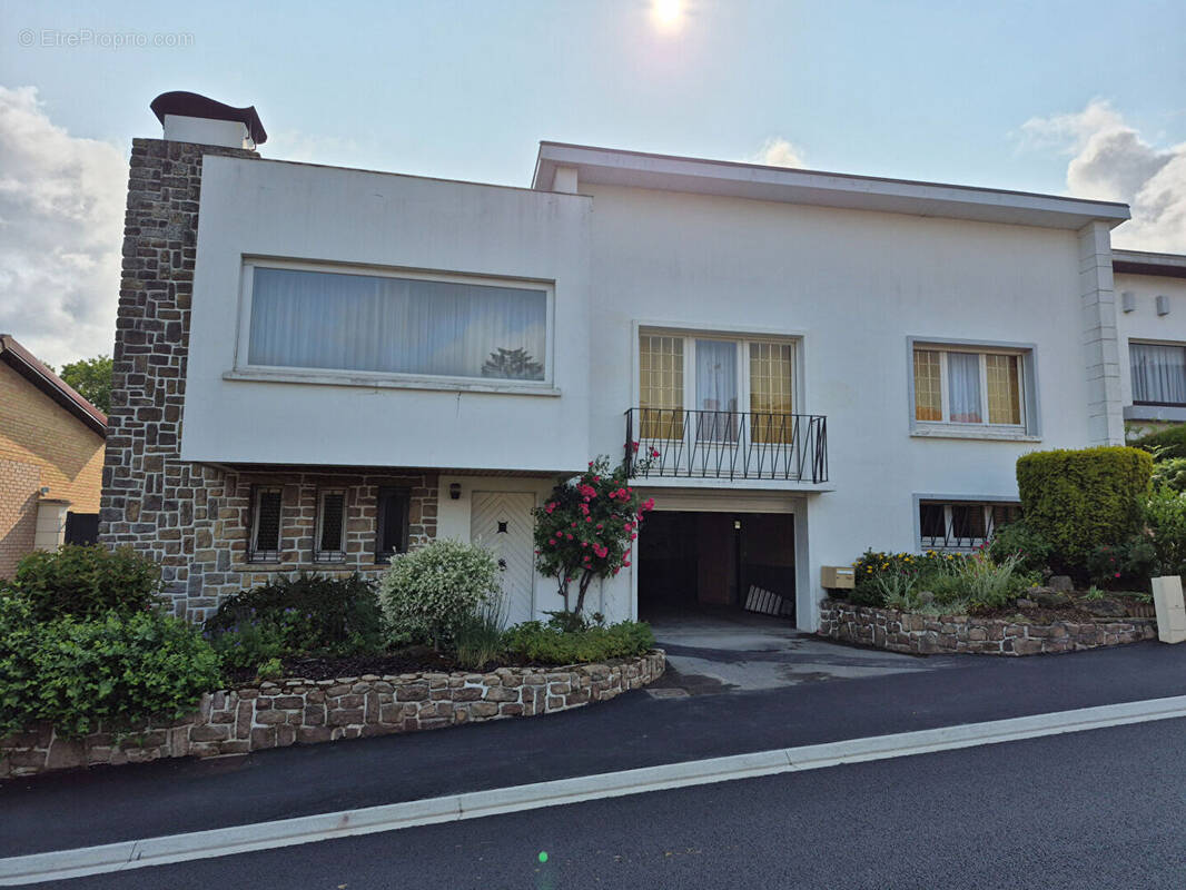 Maison à BRUAY-LA-BUISSIERE