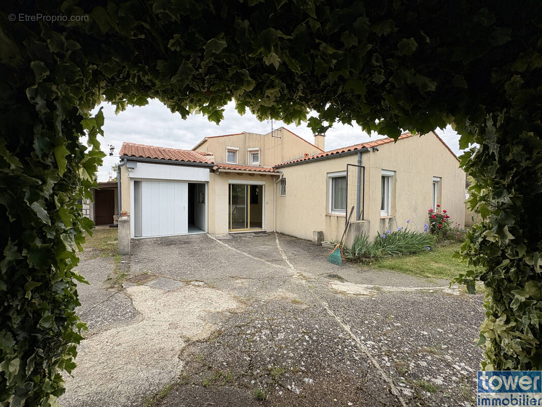 Maison à COZES