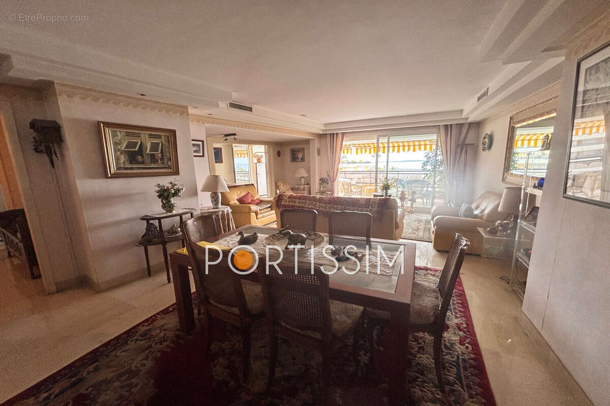 Appartement à SAINT-LAURENT-DU-VAR