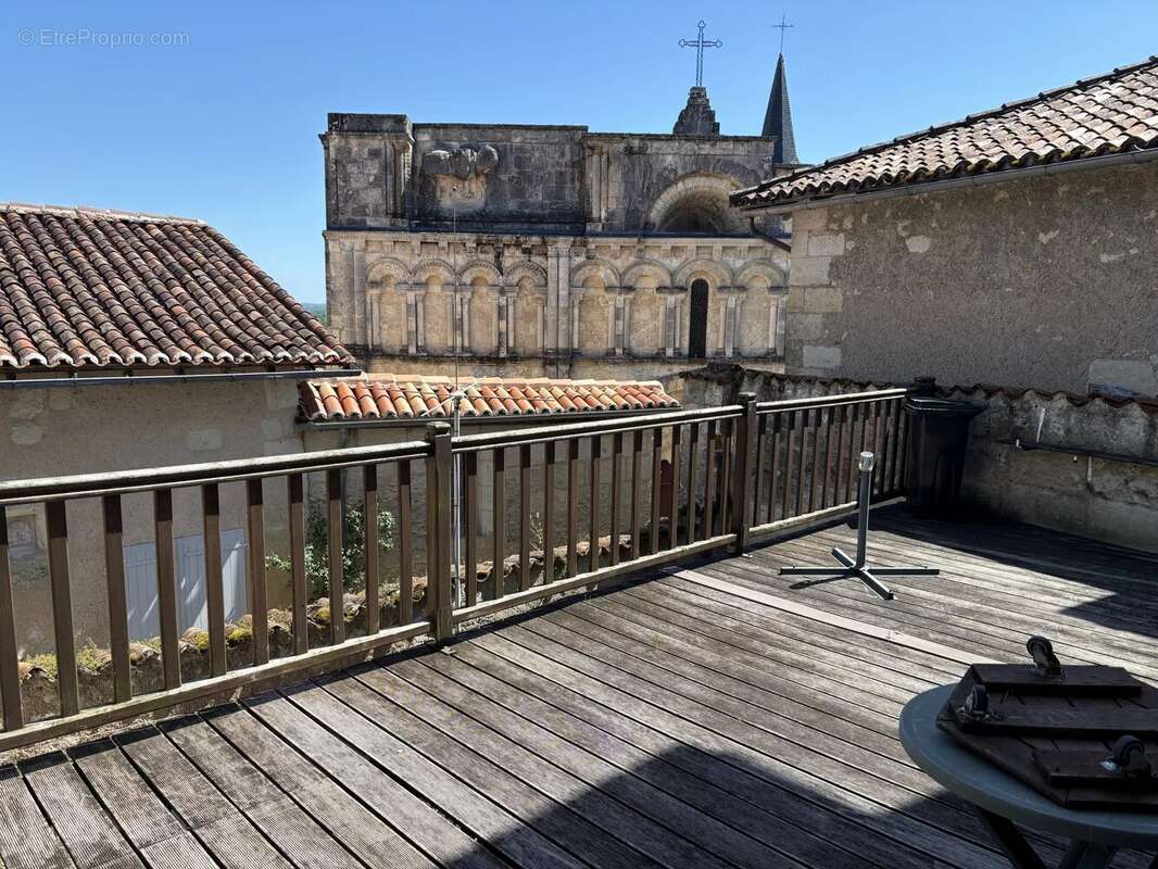 Maison à AUBETERRE-SUR-DRONNE