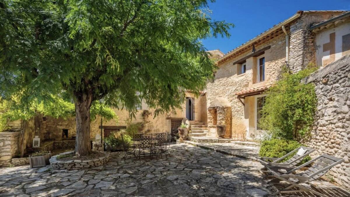 Maison à SAINT-SATURNIN-LES-APT
