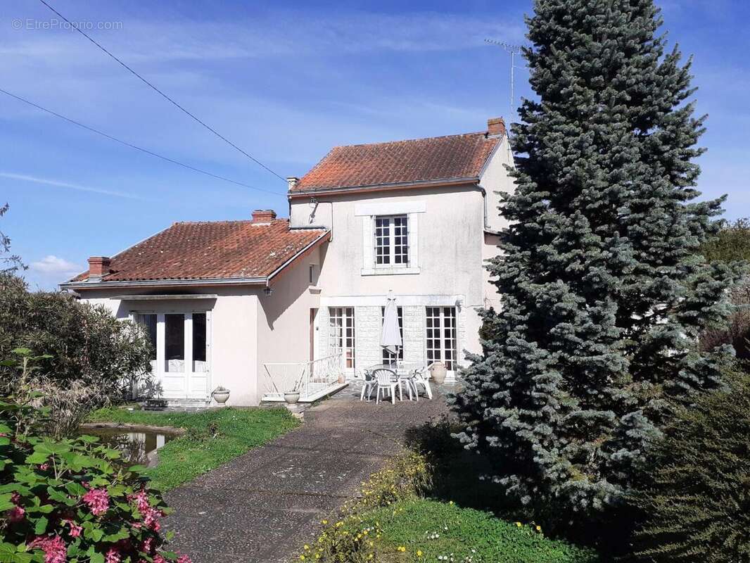   - Maison à SAINT-JEAN-DE-THOUARS