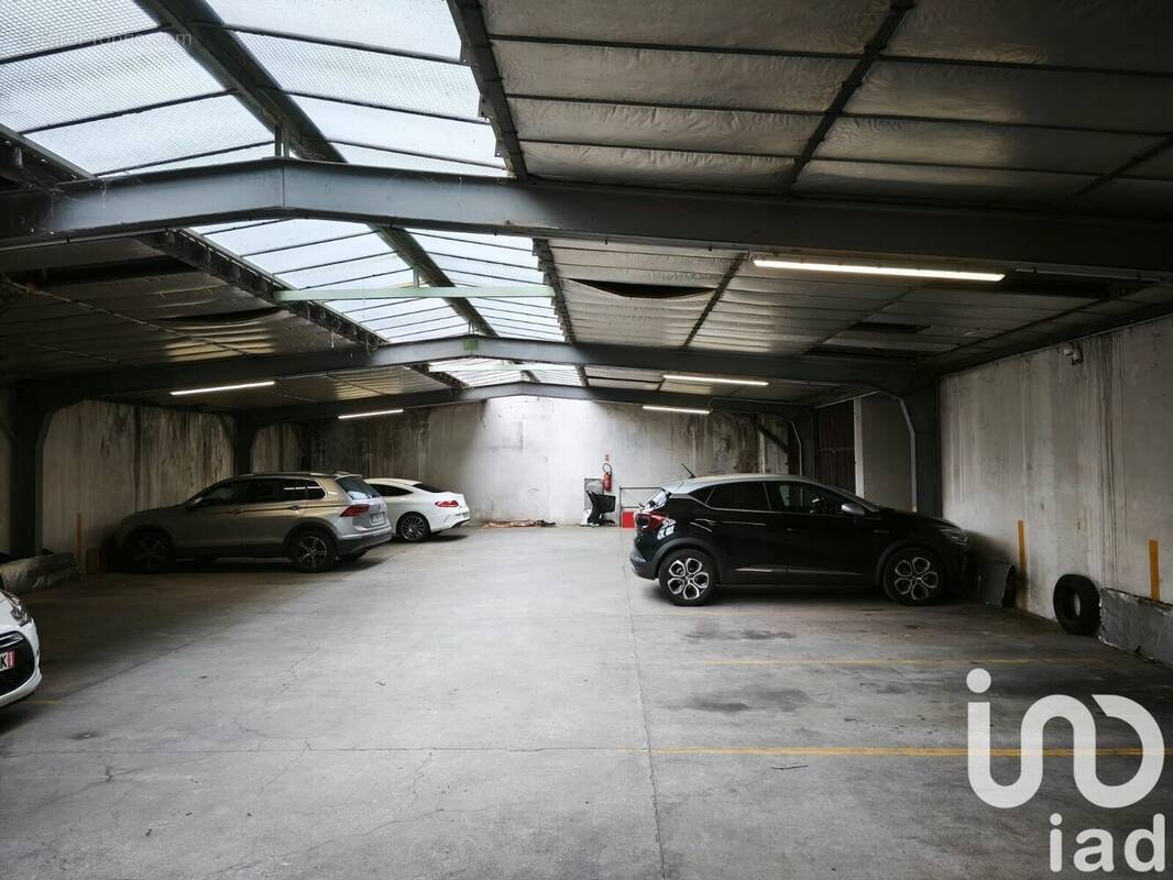 Photo 1 - Parking à AURILLAC