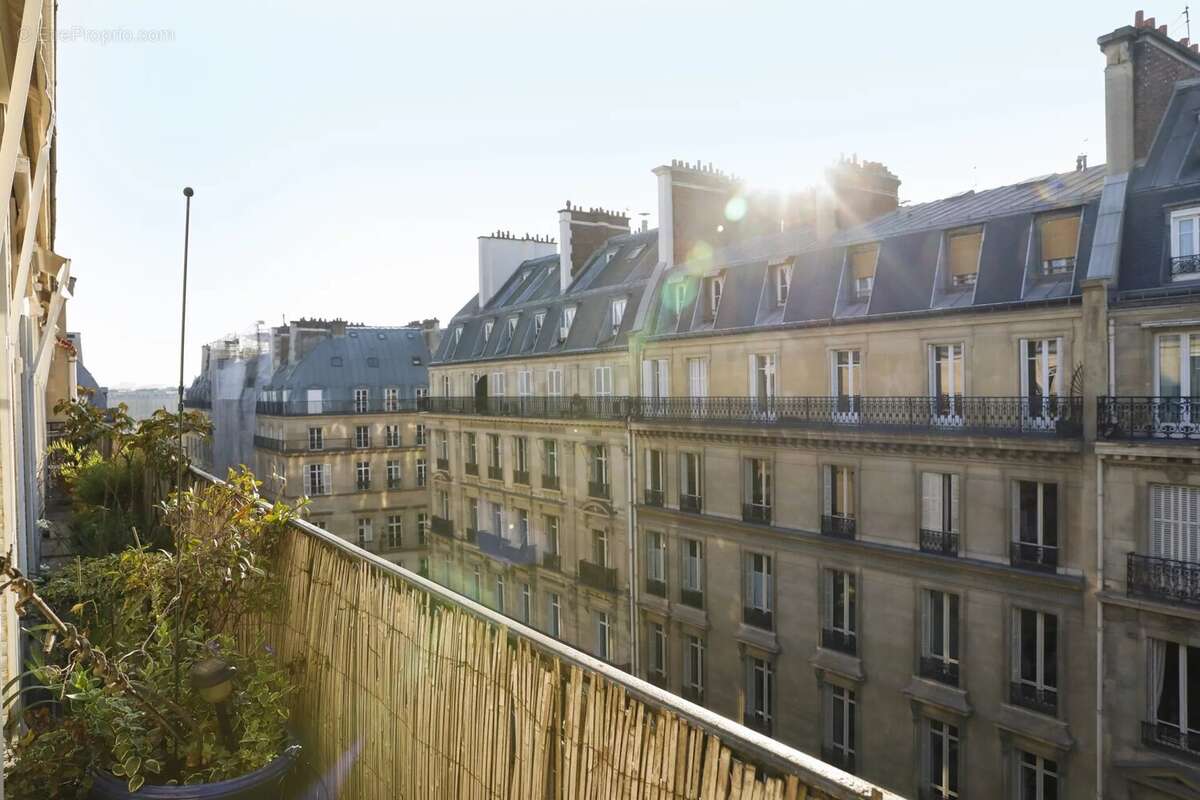 Appartement à PARIS-1E