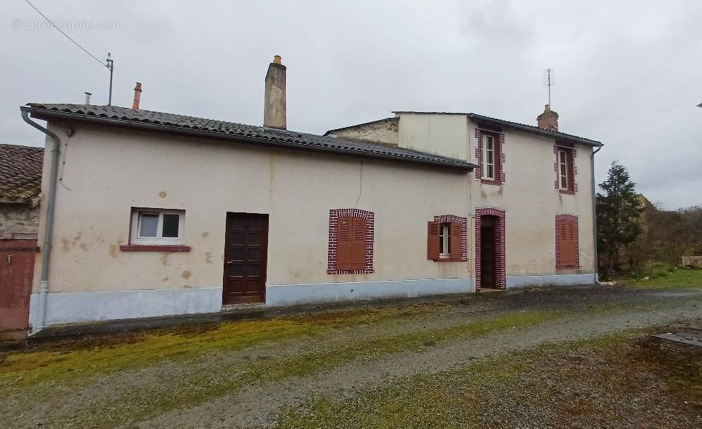 Maison à MAGNAC-LAVAL