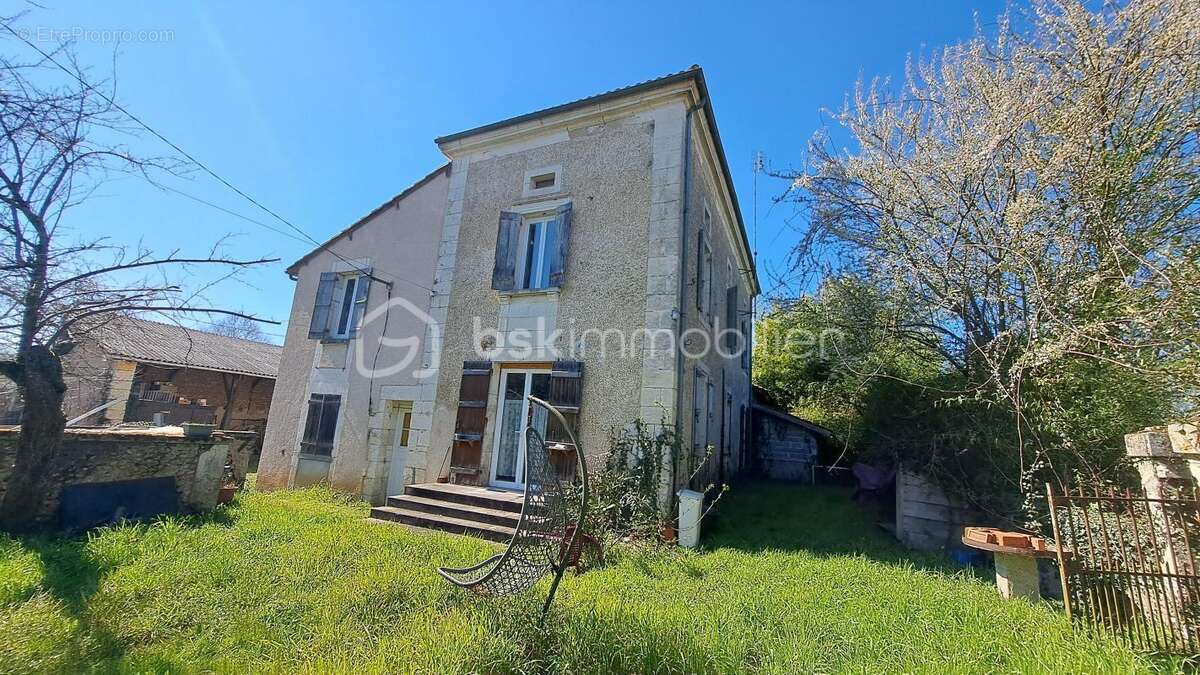 Maison à NEUVIC