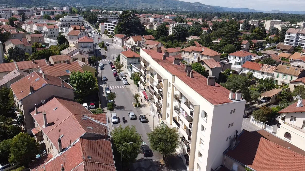 Appartement à GUILHERAND-GRANGES