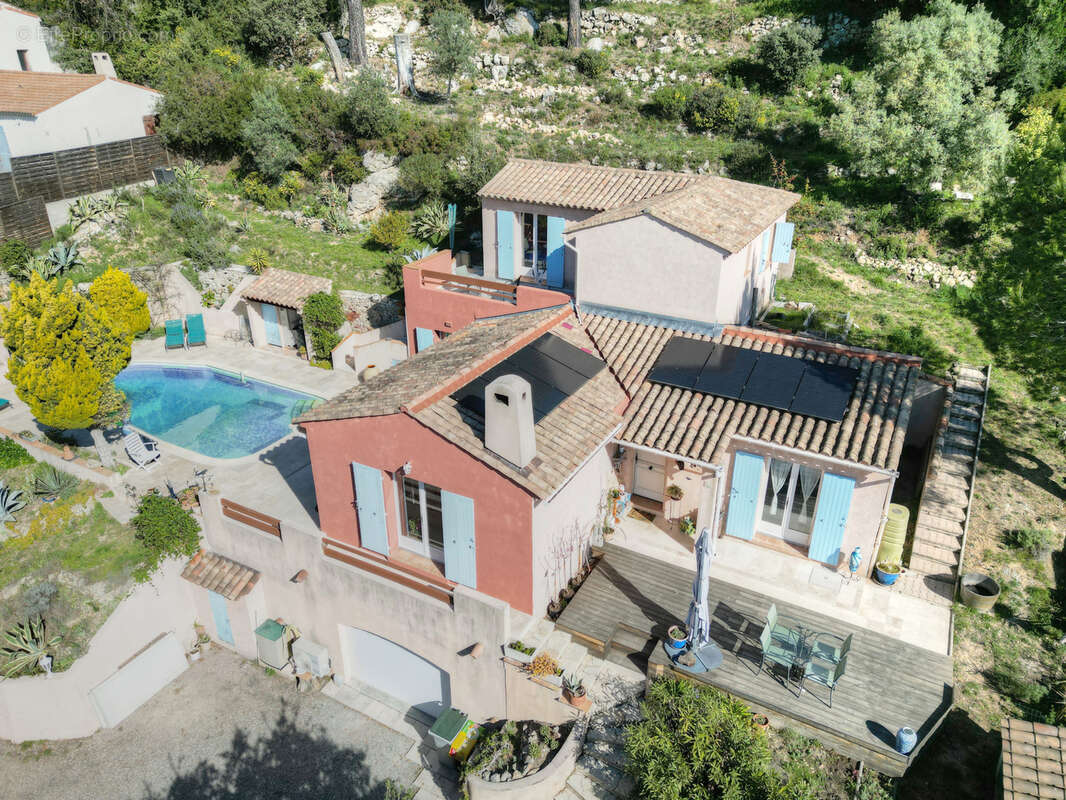 Maison à BAGNOLS-EN-FORET