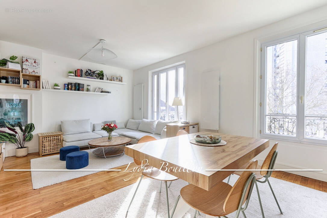 Appartement à COURBEVOIE