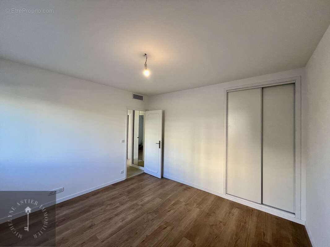 Appartement à SAINT-LAURENT-DU-VAR
