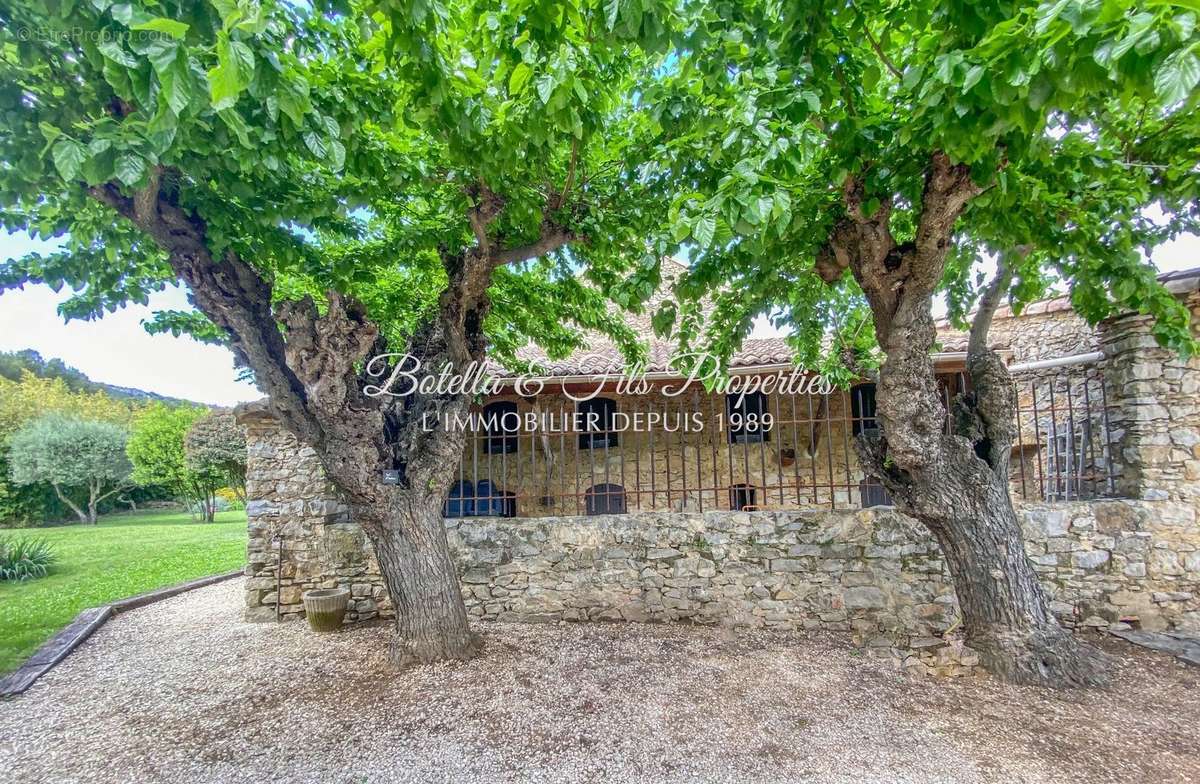 Maison à LAUDUN-L&#039;ARDOISE