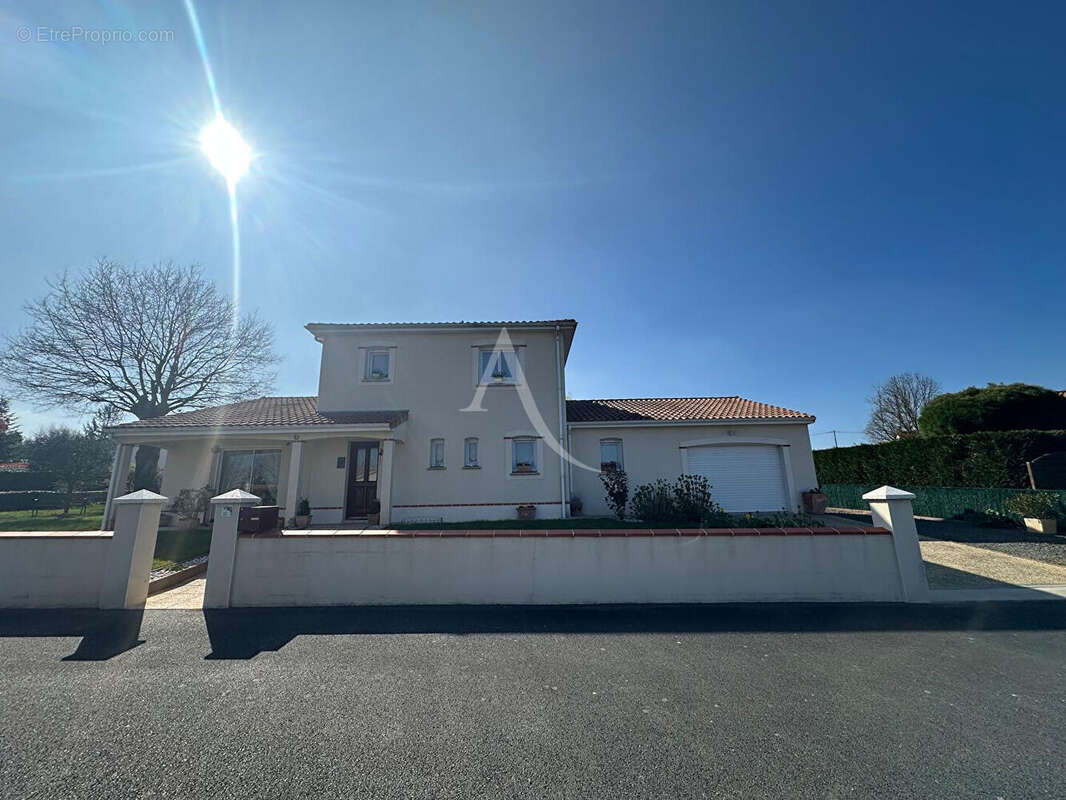 Maison à NUEIL-LES-AUBIERS