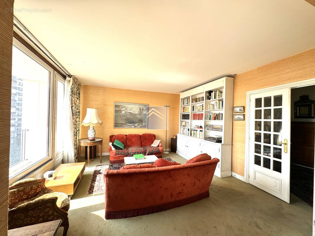 Appartement à COURBEVOIE
