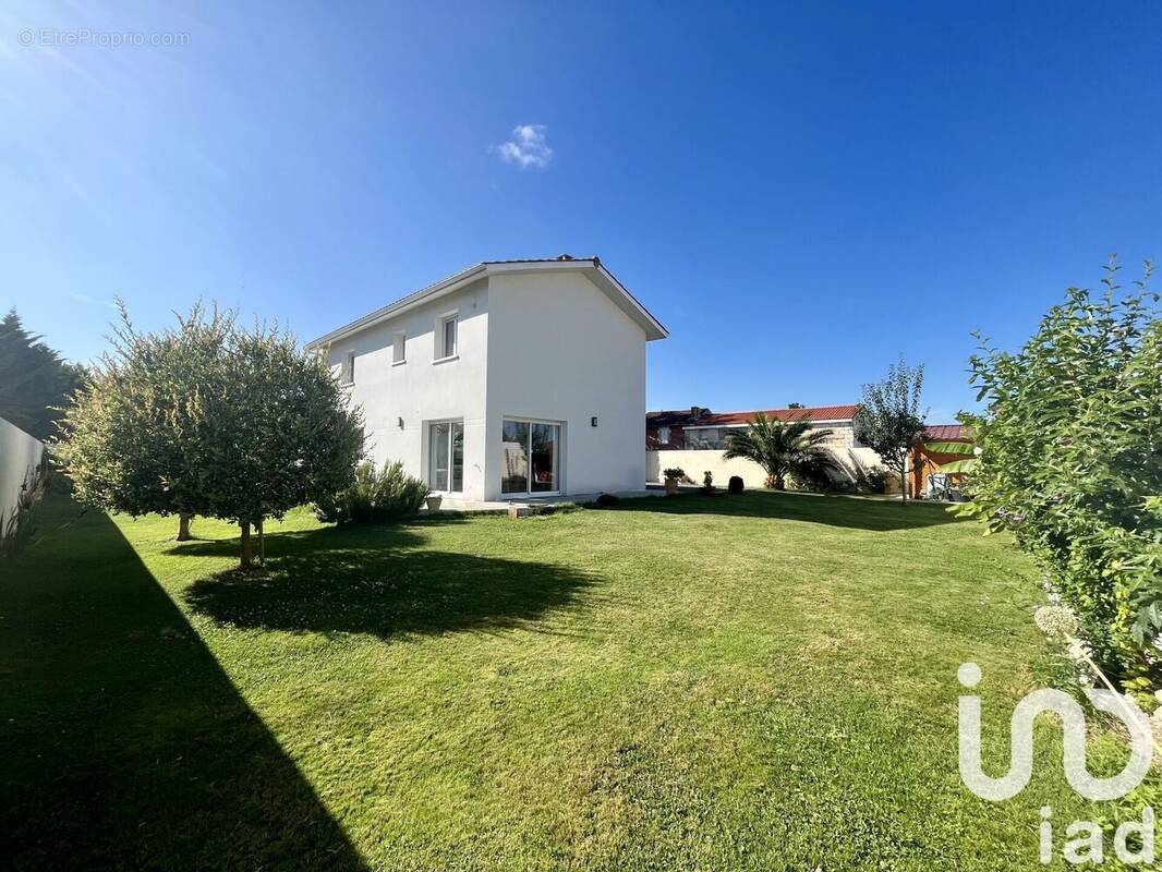 Photo 1 - Maison à AMBARES-ET-LAGRAVE