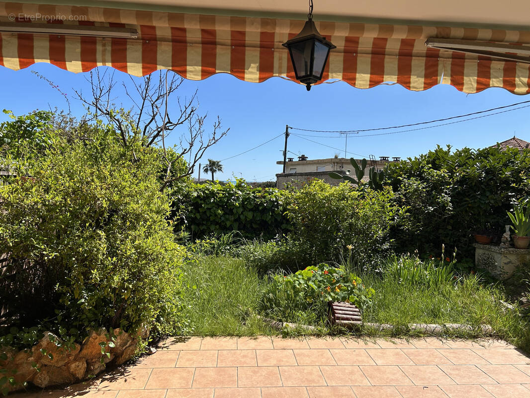 Appartement à SAINT-LAURENT-DU-VAR