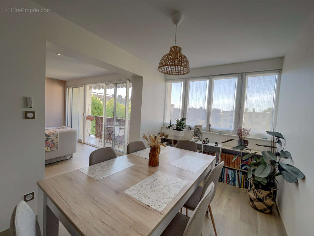 Appartement à GUILHERAND-GRANGES