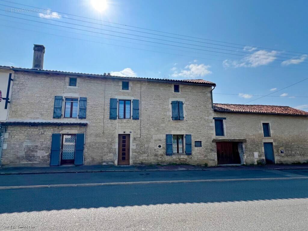 Maison à RUFFEC