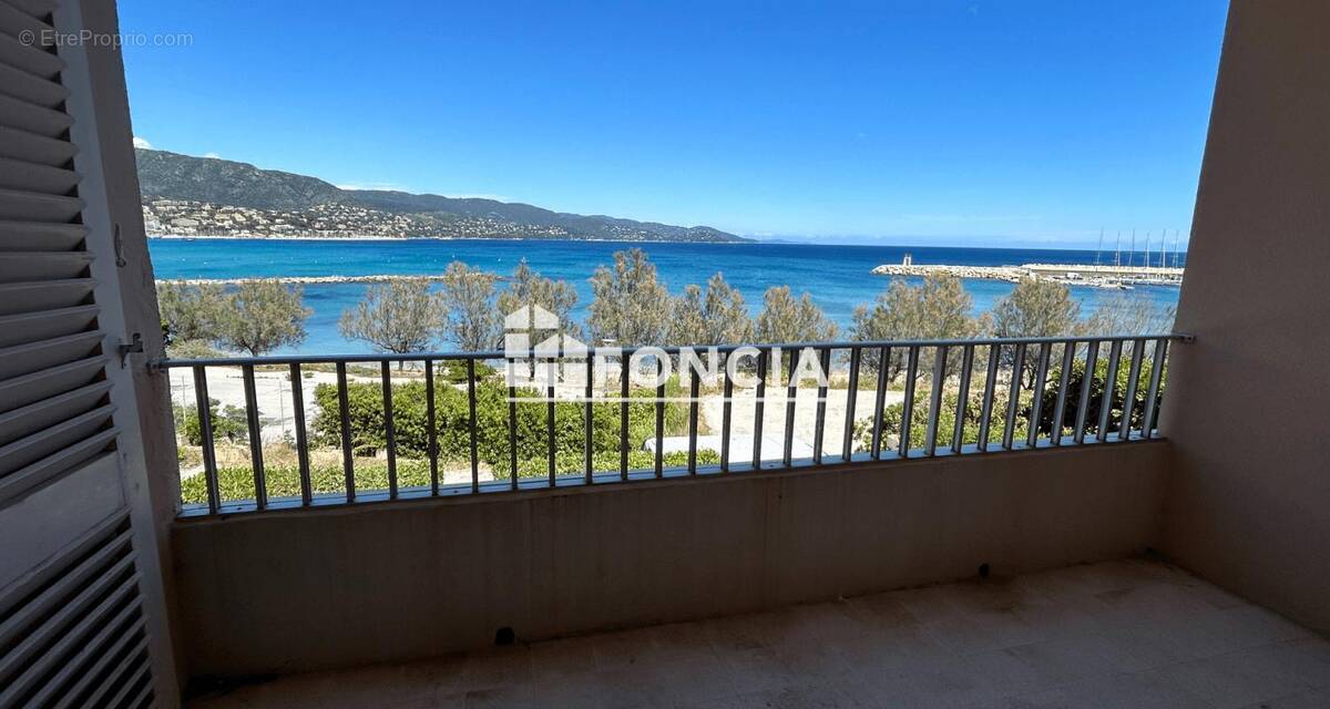 Appartement à BORMES-LES-MIMOSAS