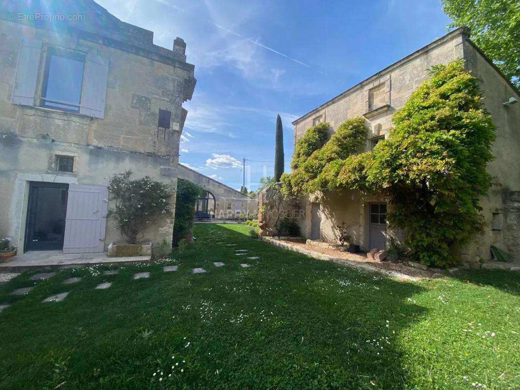 Maison à MOURIES