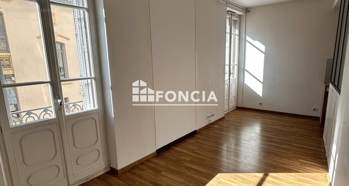 Appartement à MARSEILLE-2E