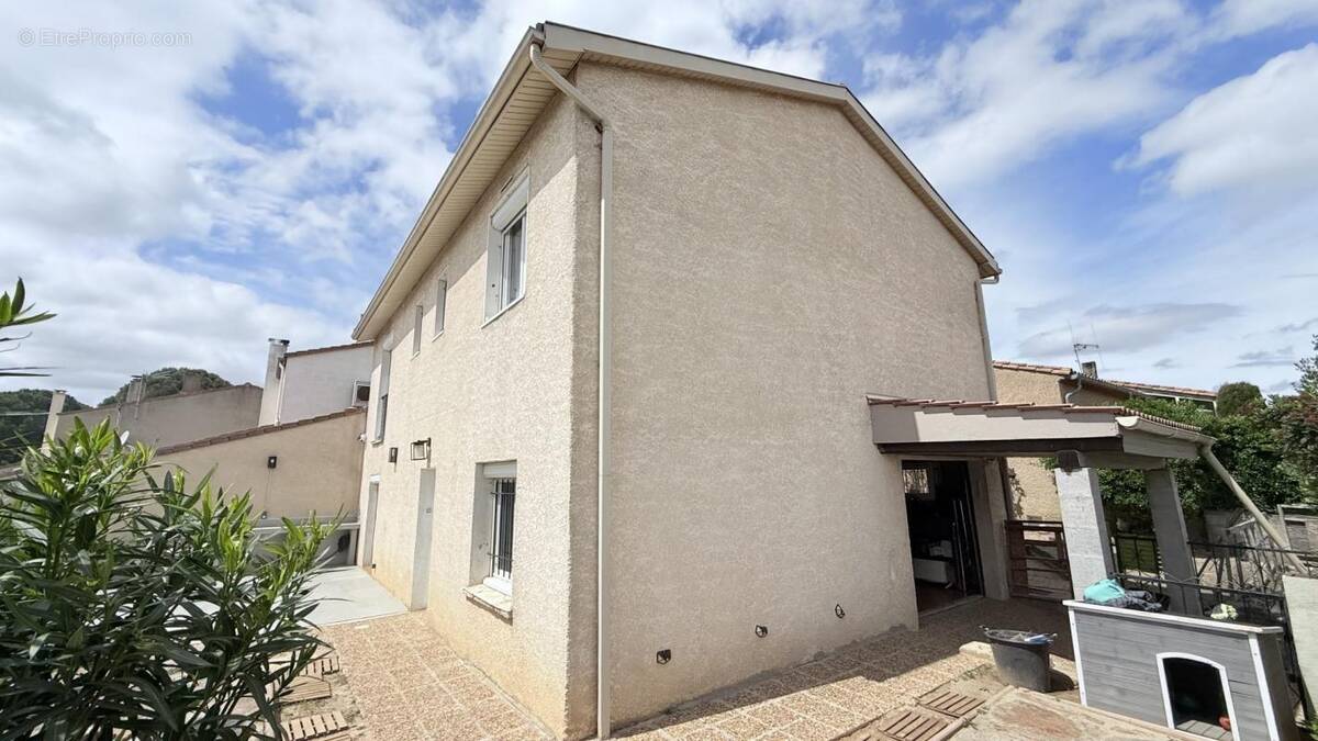 Maison à VILLEMOUSTAUSSOU