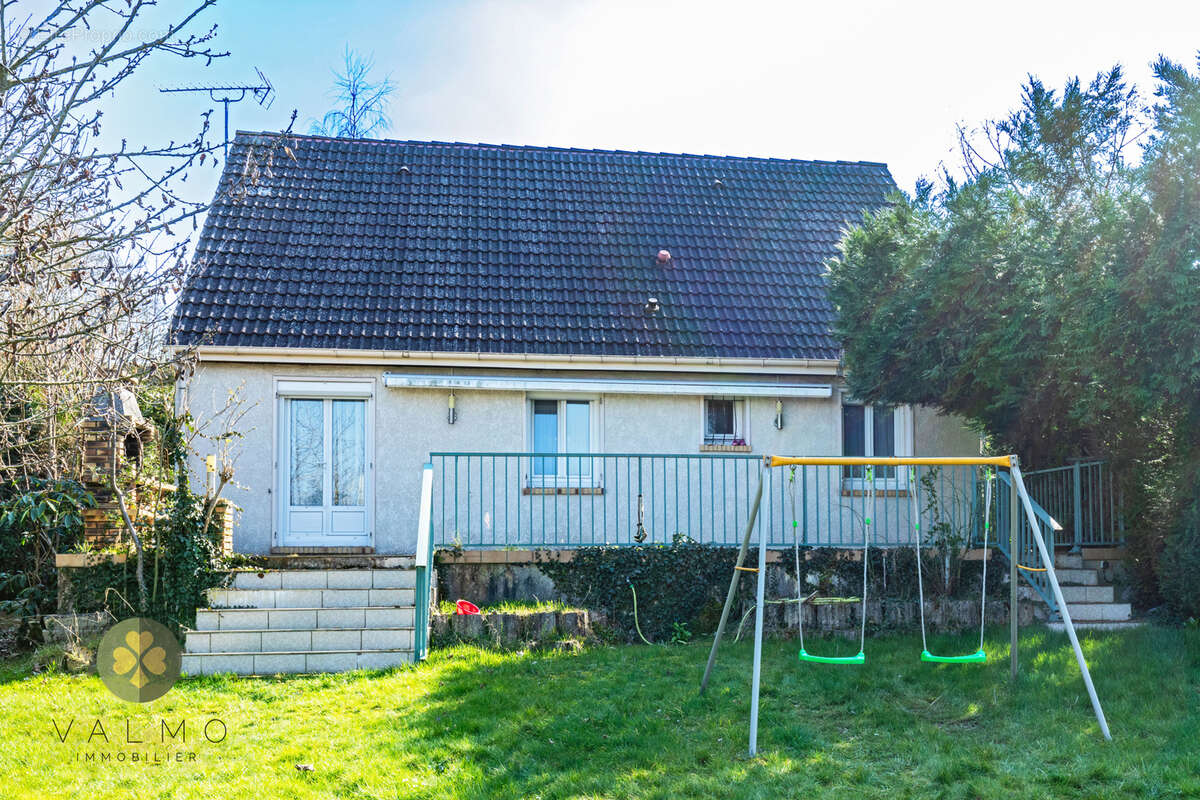 Maison à LA QUEUE-LES-YVELINES