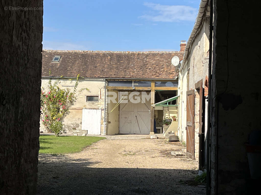 Maison à LA CHAPELLE-LA-REINE