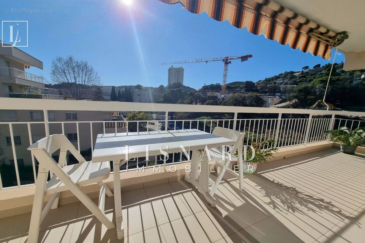 Appartement à VALLAURIS